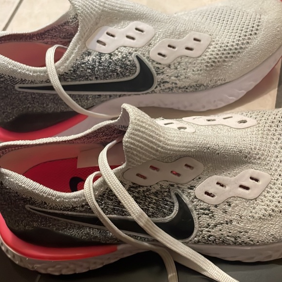 Nike Epic React white/black/pink women’s shoes - Picture 7 of 7